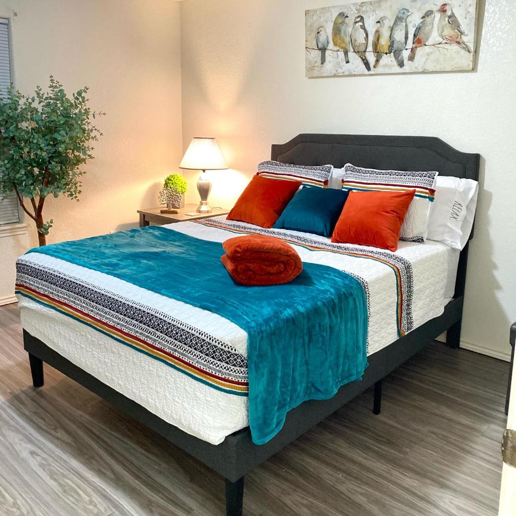 NEW! 5 min from Convention Center, La Plaza Mall, Airport! photo 1