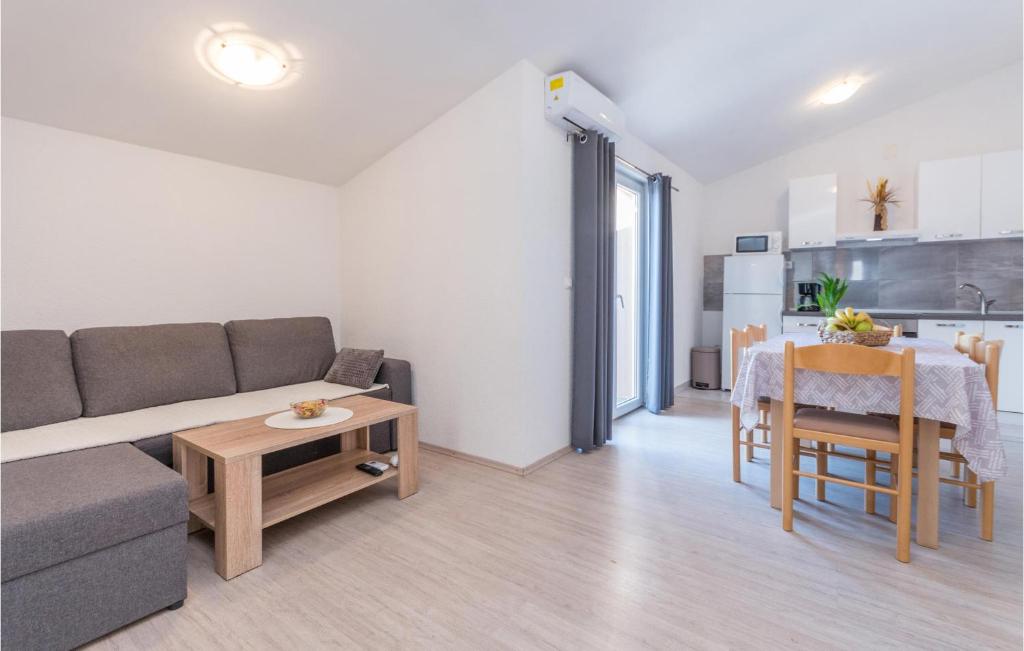 Nice Apartment In Biograd Na Moru With 2 Bedrooms And Wifi photo 1