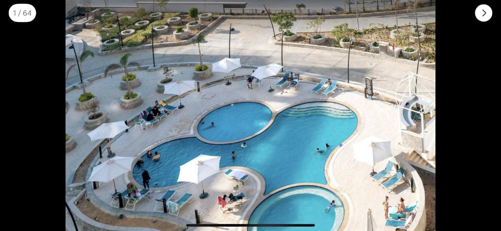 Luxury hotel apartment with pools in front AUC photo 2