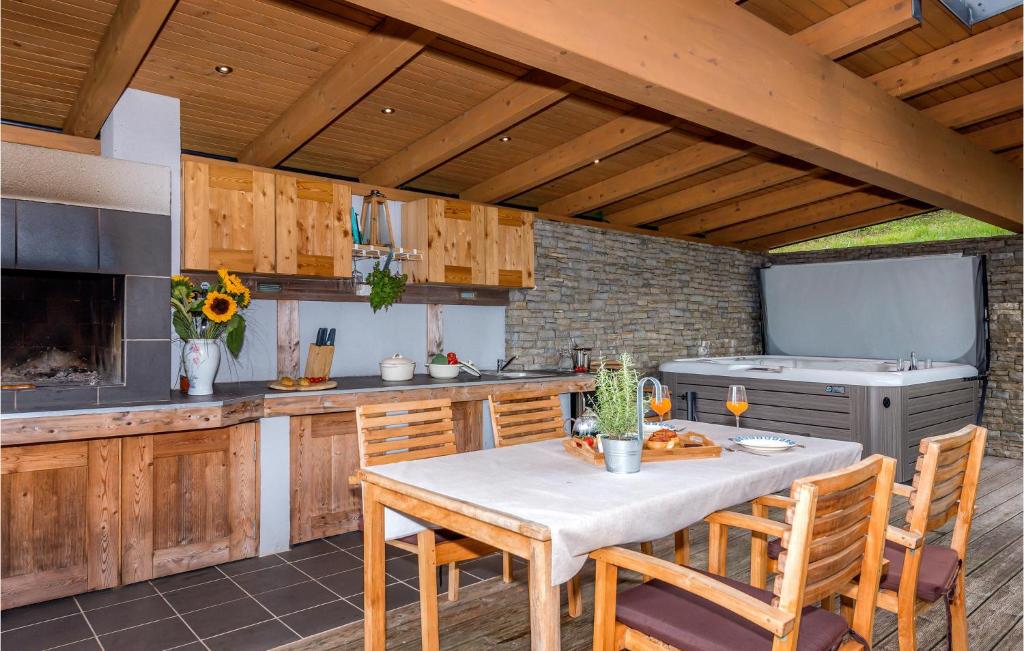 Awesome Home In Preserje With Jacuzzi, Sauna And Wifi photo 1