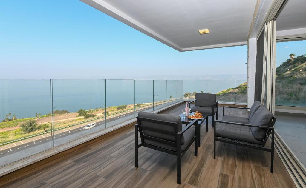 Yalarent Europe apartments- Luxury big apartmens with lake view photo 3