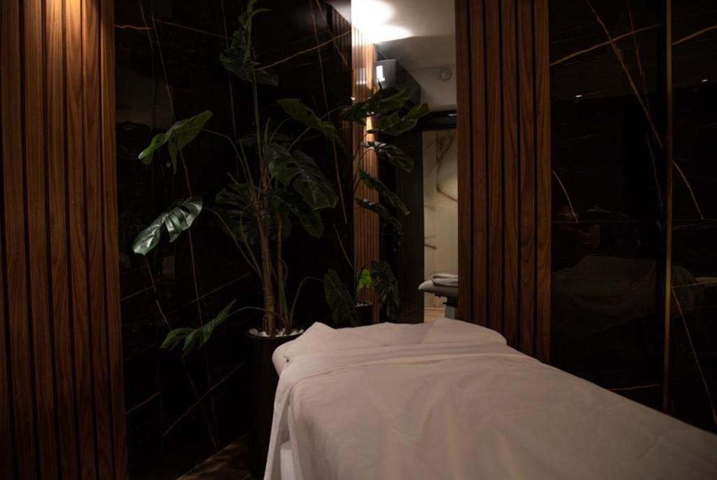 Beachfront Hotel: Pool, Spa, wet/dry Sauna & Gym photo 2
