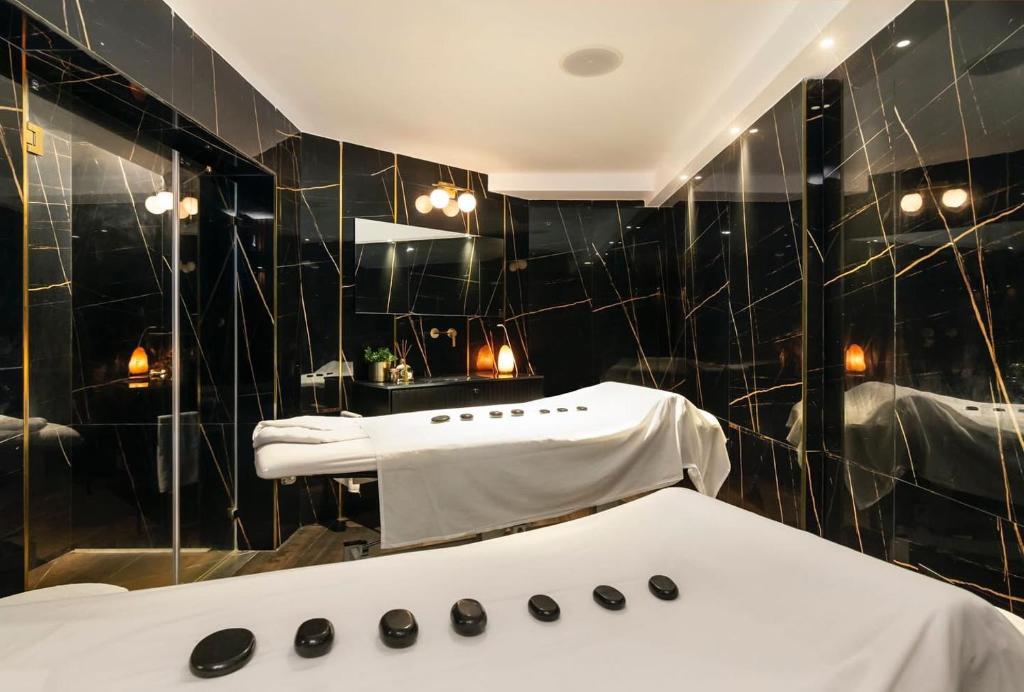 Beachfront Hotel: Pool, Spa, wet/dry Sauna & Gym