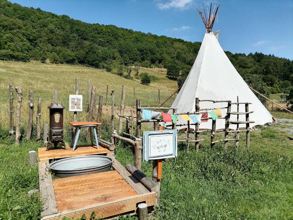 Zurück zur Natur - Urlaub im Zirkuswagen, Sommeratelier oder Schindelwagen photo 1