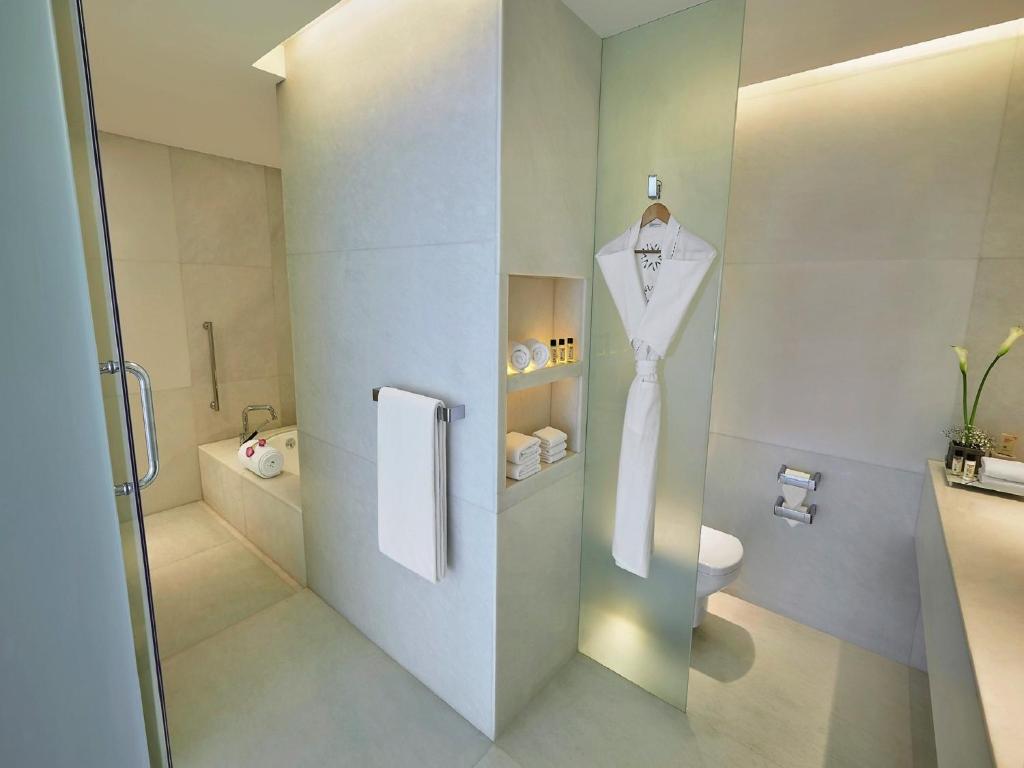Сьюит (Deluxe Suite 1 Bedroom City View King Bed and 24 hours Check-in and Check-out), Vivanta by Taj Dwarka New Delhi