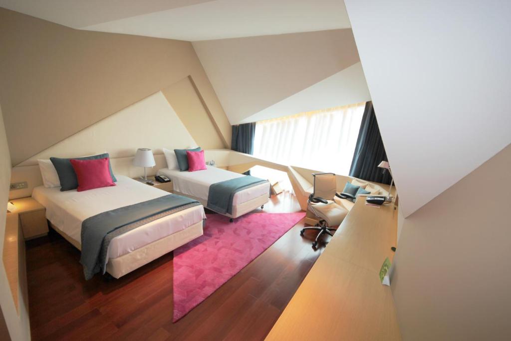 Двухместный (Deluxe Room City View Twin Bed), Vivanta by Taj Dwarka New Delhi