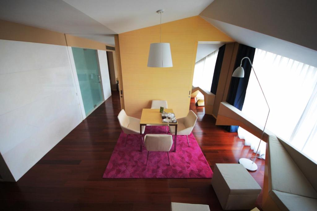 Сьюит (Deluxe Suite 1 Bedroom City View King Bed and 24 hours Check-in and Check-out), Vivanta by Taj Dwarka New Delhi
