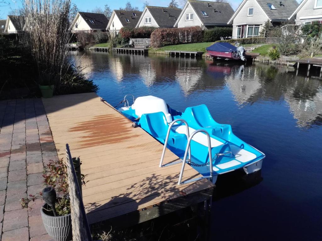Perle am Ijsselmeer mit eigenem Tretboot photo 1