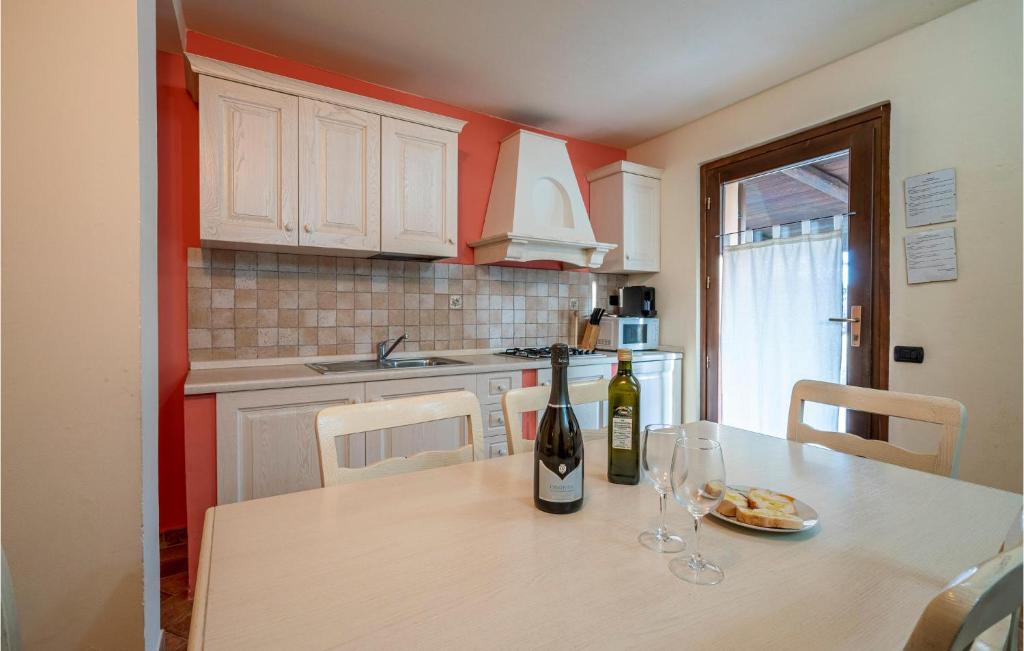 Beautiful Home In San Giovanni With Jacuzzi, 2 Bedrooms And Wifi photo 1