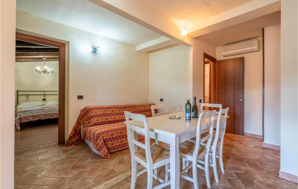 Beautiful Home In San Giovanni With Jacuzzi, 2 Bedrooms And Wifi photo 3