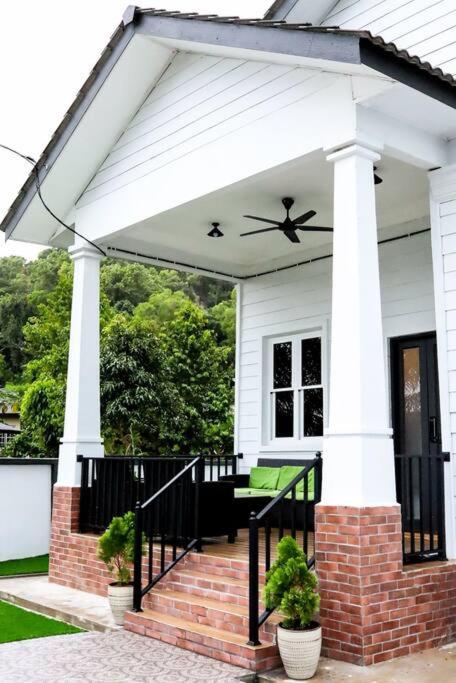 Tanjung Jara Cottage - with indoor pool