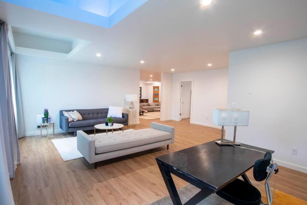 Modern Living in Kirkland photo 3