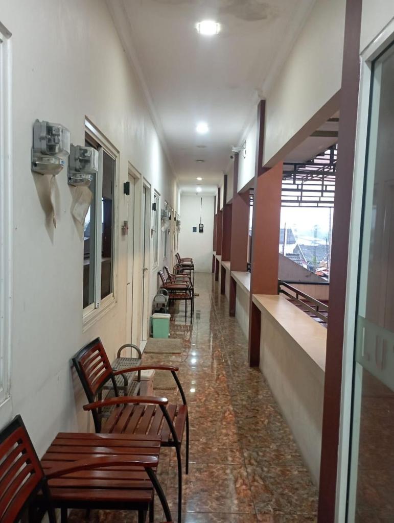 Wisma Lusya near GOR Satria RedPartner photo 2