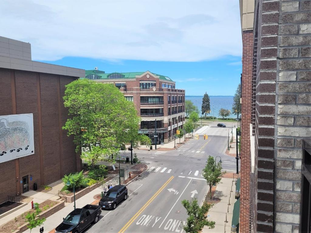 Park 201 Downtown in the Heart of Traverse City photo 3