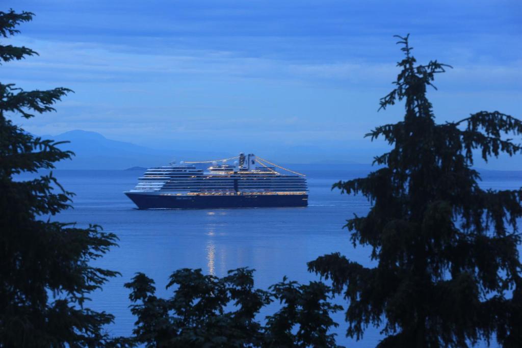 Ocean's Edge Suite photo 4