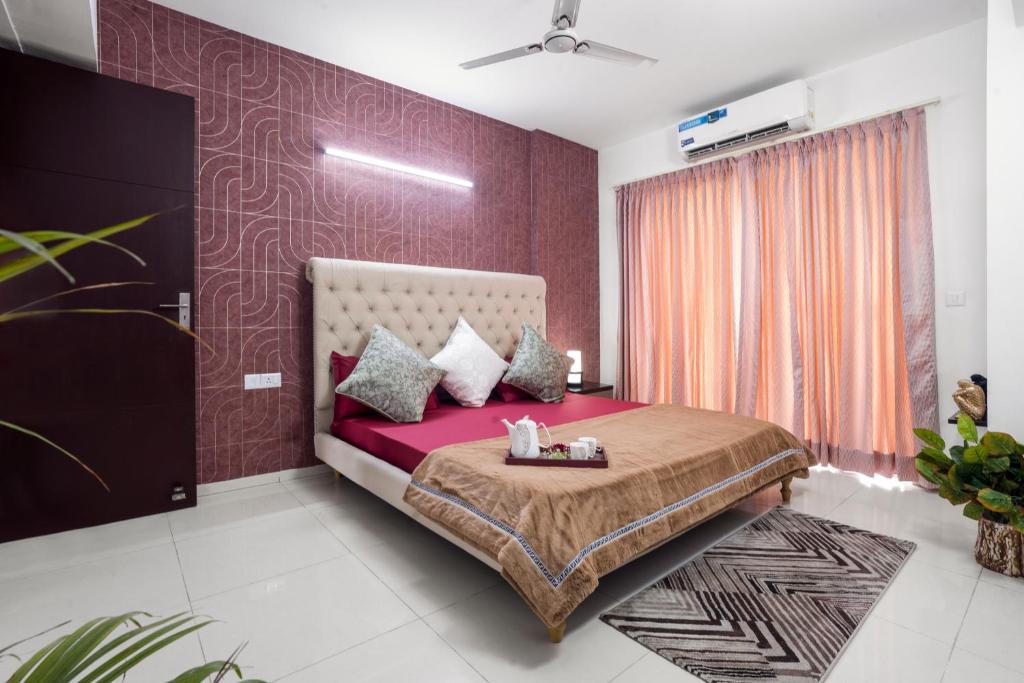 Homlee-Super Luxury 5 bhk Apartment nr NOIDA EXPO photo 1