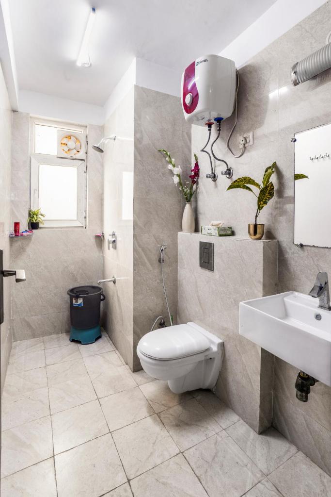 Homlee-Super Luxury 5 bhk Apartment nr NOIDA EXPO photo 4