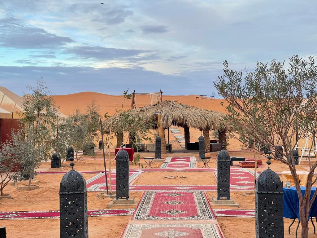 Roses desert camp photo 1