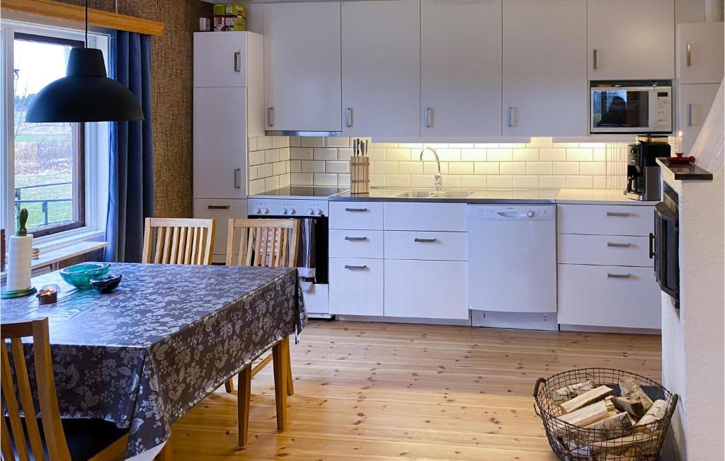 Amazing Home In Tjllmo With 2 Bedrooms photo 4