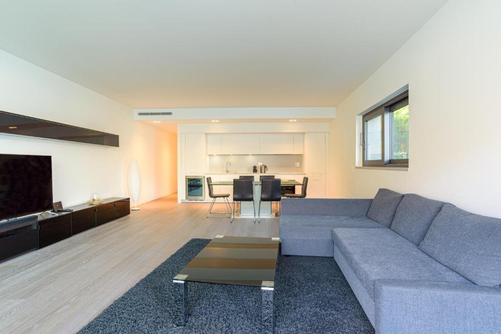 [Lakefront Apartment] Private Parking and Pool photo 1