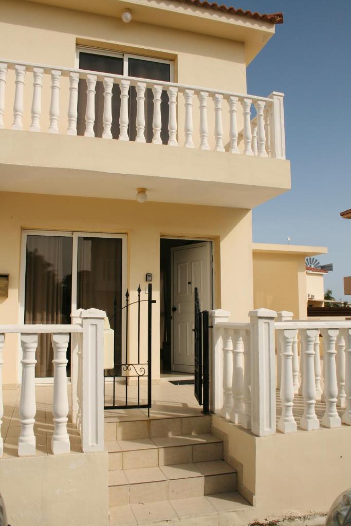 Nissi Villa photo 3