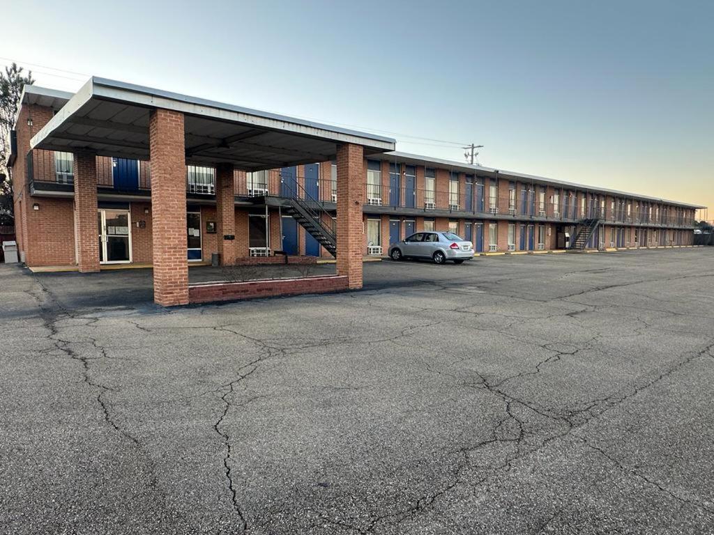 Economy Inn image