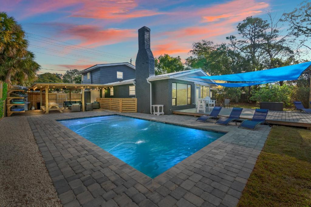 Poseidon's Palace - Private Pool Oasis on a Waterfront Paradise, Kayaks & Paddleboards! photo 2