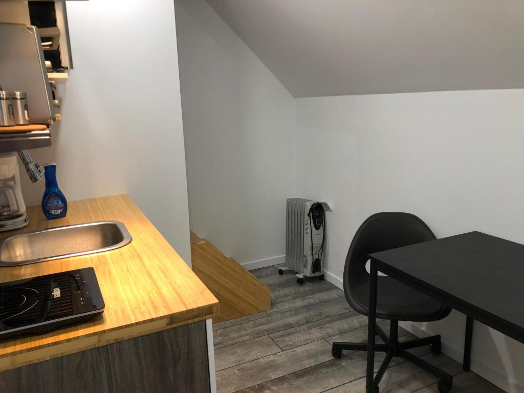 Well Equipped Studio FOR NON-SMOKING GUESTS ONLY CITQ ЗO9467 photo 4