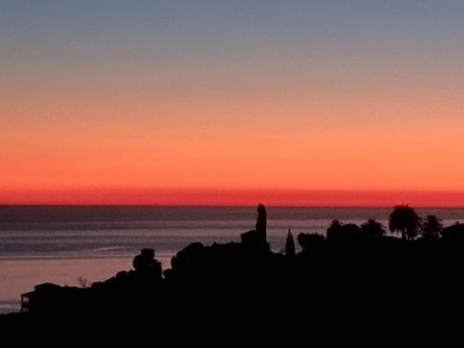 Vue magnifique mer et montagne photo 3