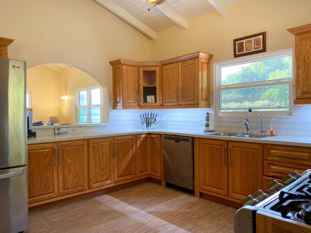 The Pearl - Spacious Air Conditioned 3BD, 2BTH Villa with Gorgeous Views photo 1