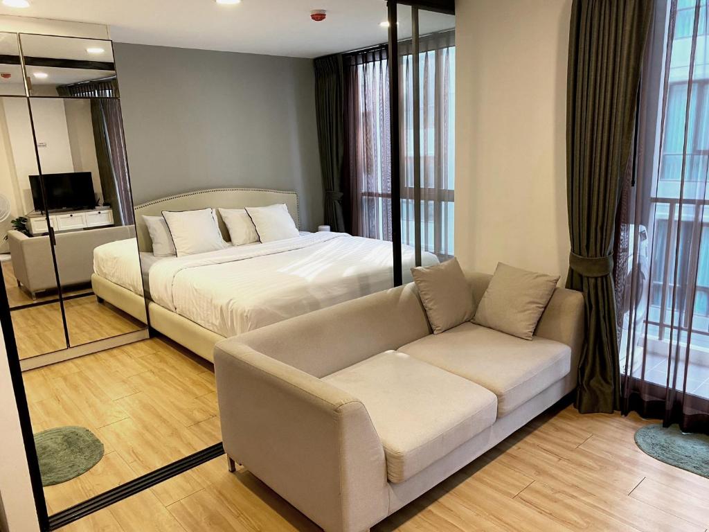 Asiatique Market, CharoenKrung93 condo