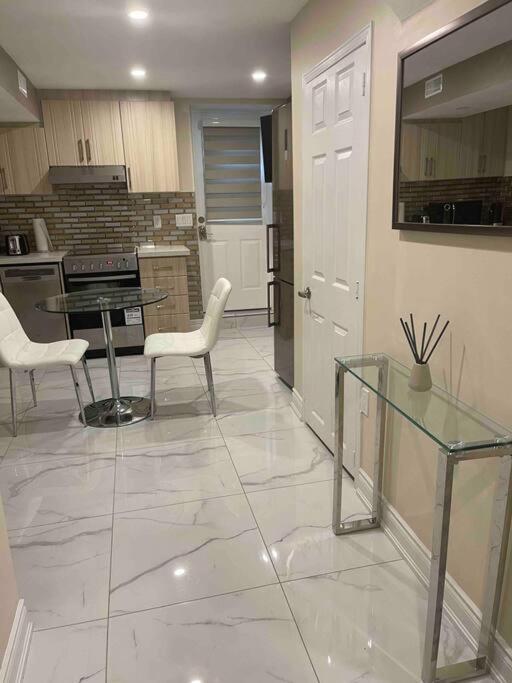 Adorable1-Bedroom Basement apartment, free parking photo 1