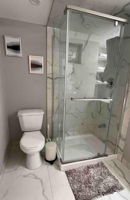 Adorable1-Bedroom Basement apartment, free parking photo 2