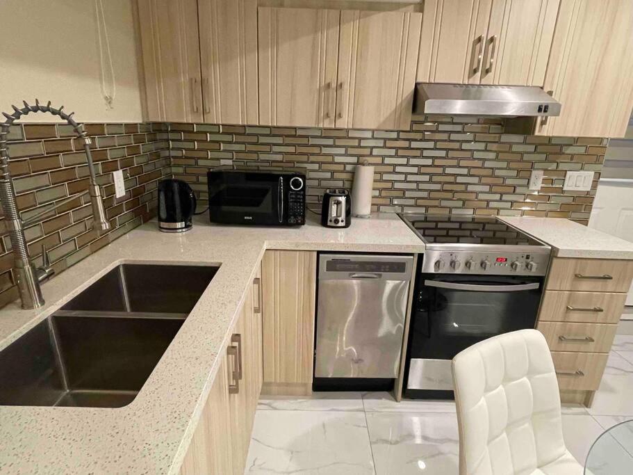 Adorable1-Bedroom Basement apartment, free parking photo 3
