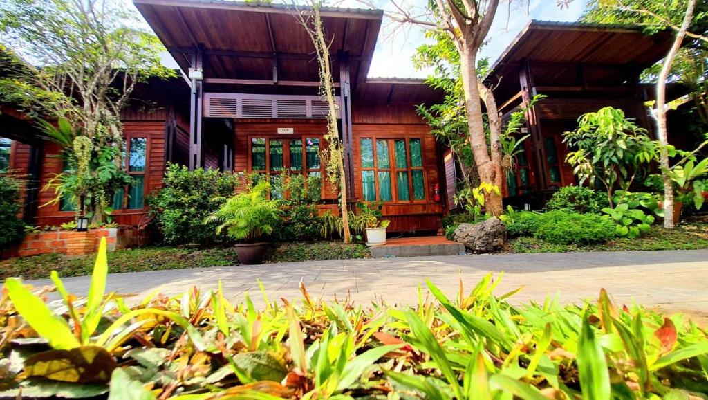 Areeya phubeach resort wooden house photo 1