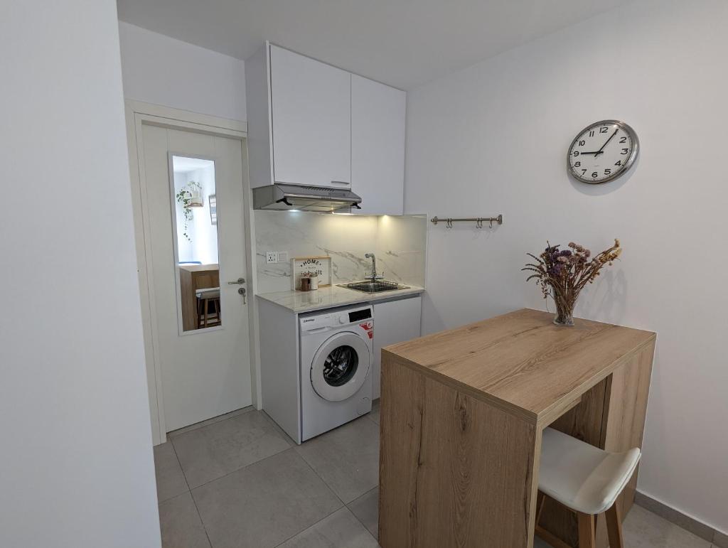 Modern & Cozy Studio w/ Backyard Near City Center photo 1