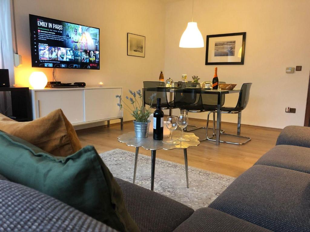 Ferienwohnung-Kapitaen-Hook-mit-Sonnenterrasse-Garten-zwischen-Strand-Wald-Wiese-auf-Ruegen photo 3