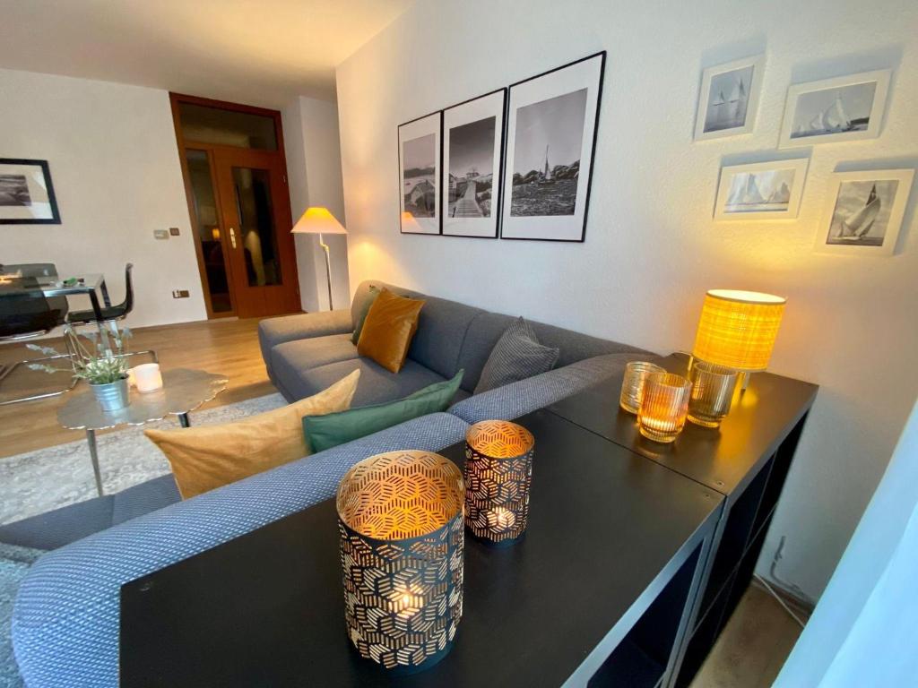 Ferienwohnung-Kapitaen-Hook-mit-Sonnenterrasse-Garten-zwischen-Strand-Wald-Wiese-auf-Ruegen photo 2