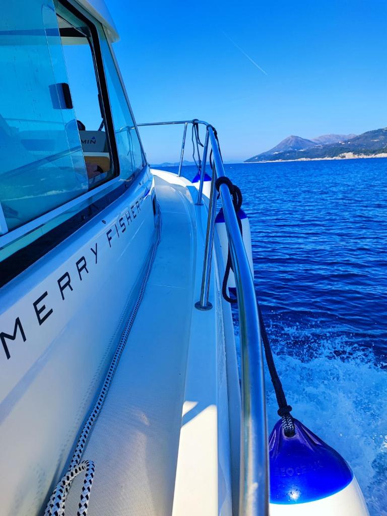 Private boat with skiper