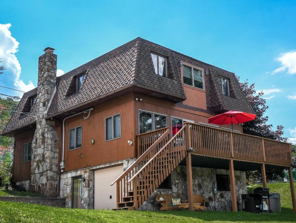 Canoe Cottage image