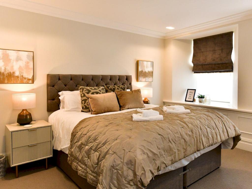 Beautiful 2 Bed Apartment with Parking in the Bay - Pass the Keys