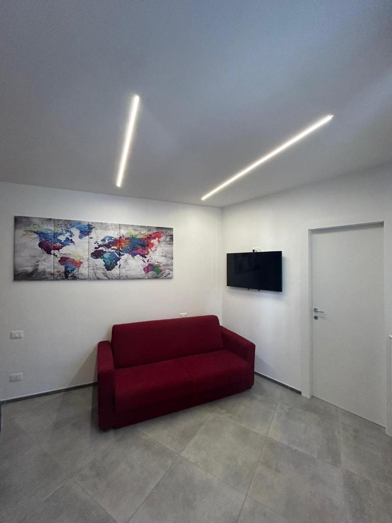 J. Suite photo 1