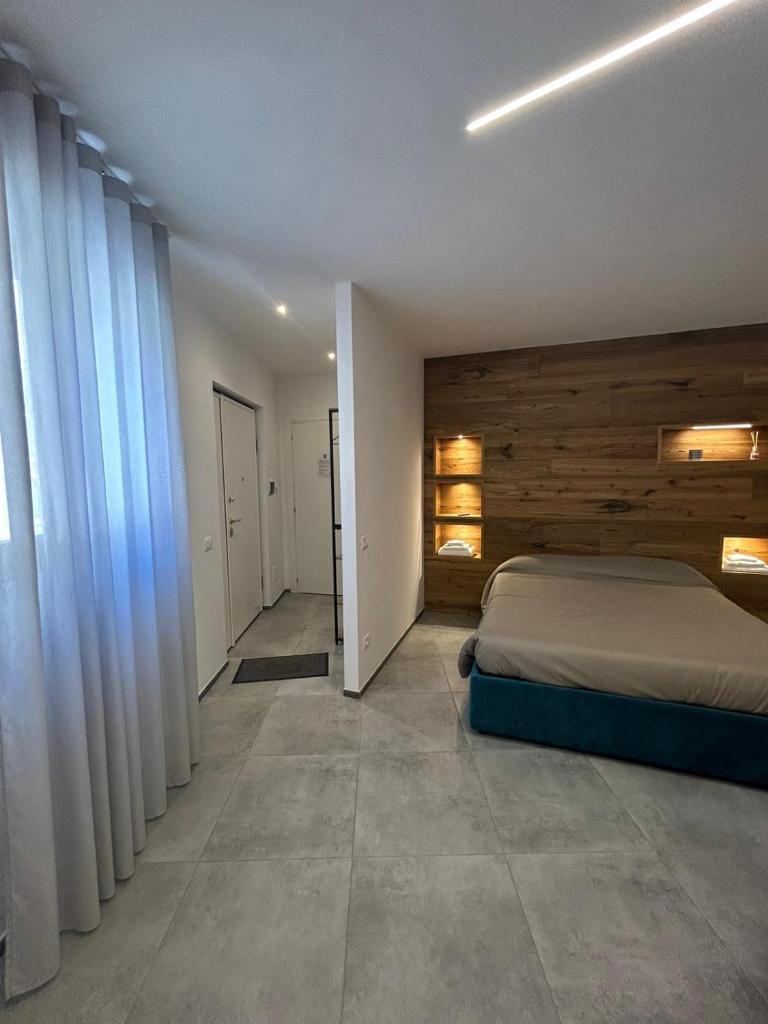 J. Suite photo 2