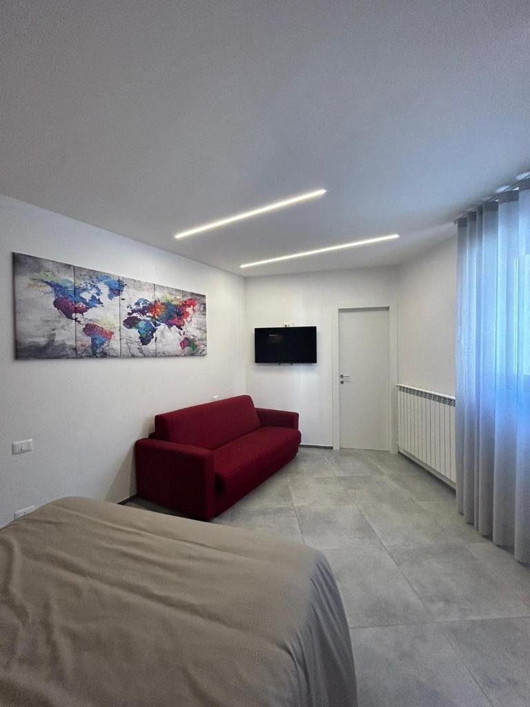 J. Suite photo 4