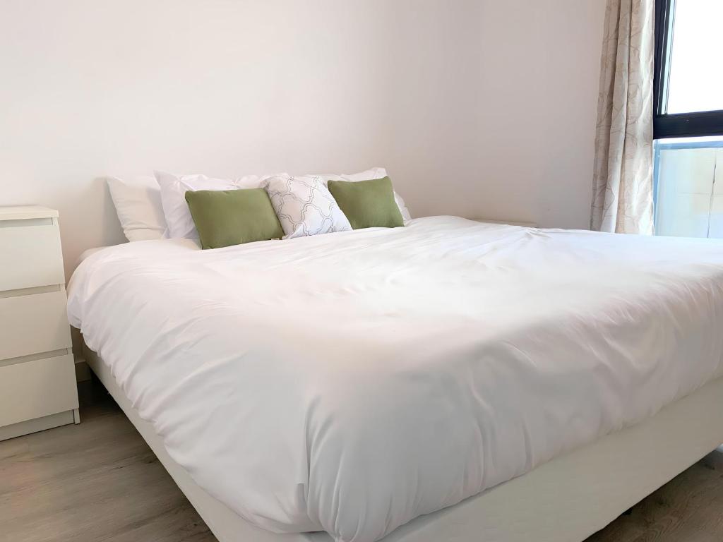 Cozy 1BR Condo w/ Insuite LDRY, Gym & Free Parking photo 1
