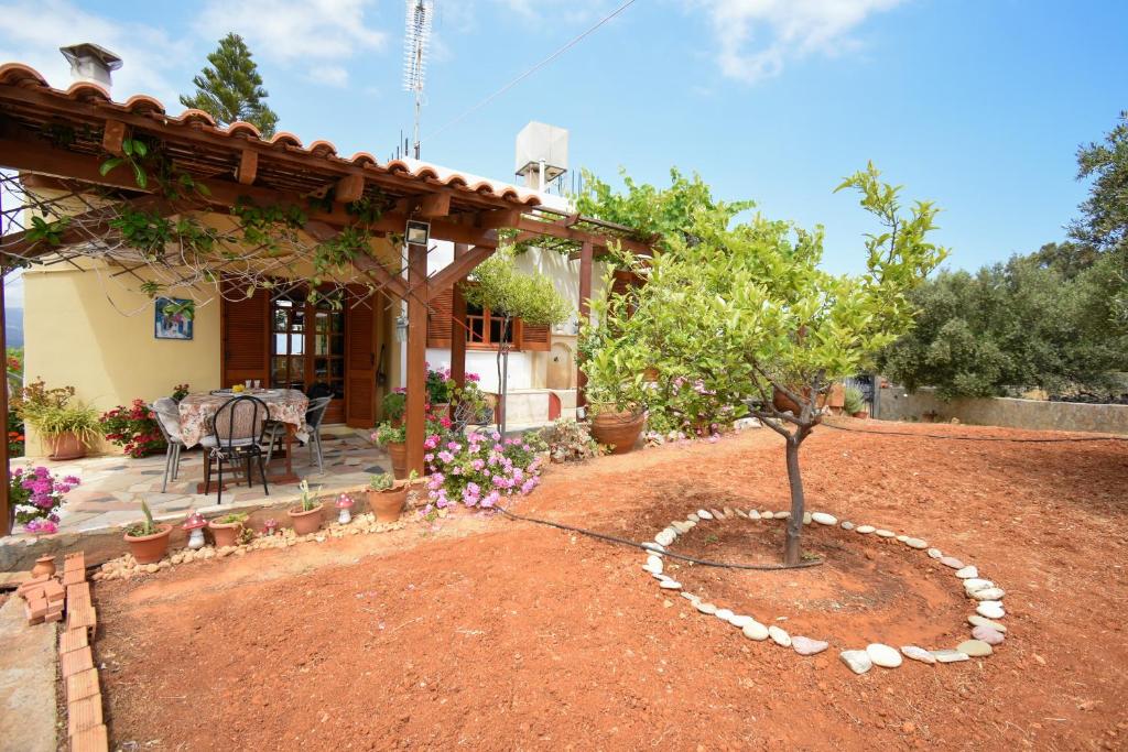 Villa Karmilos - A family Villa near the cretan sea and the mountains photo 2