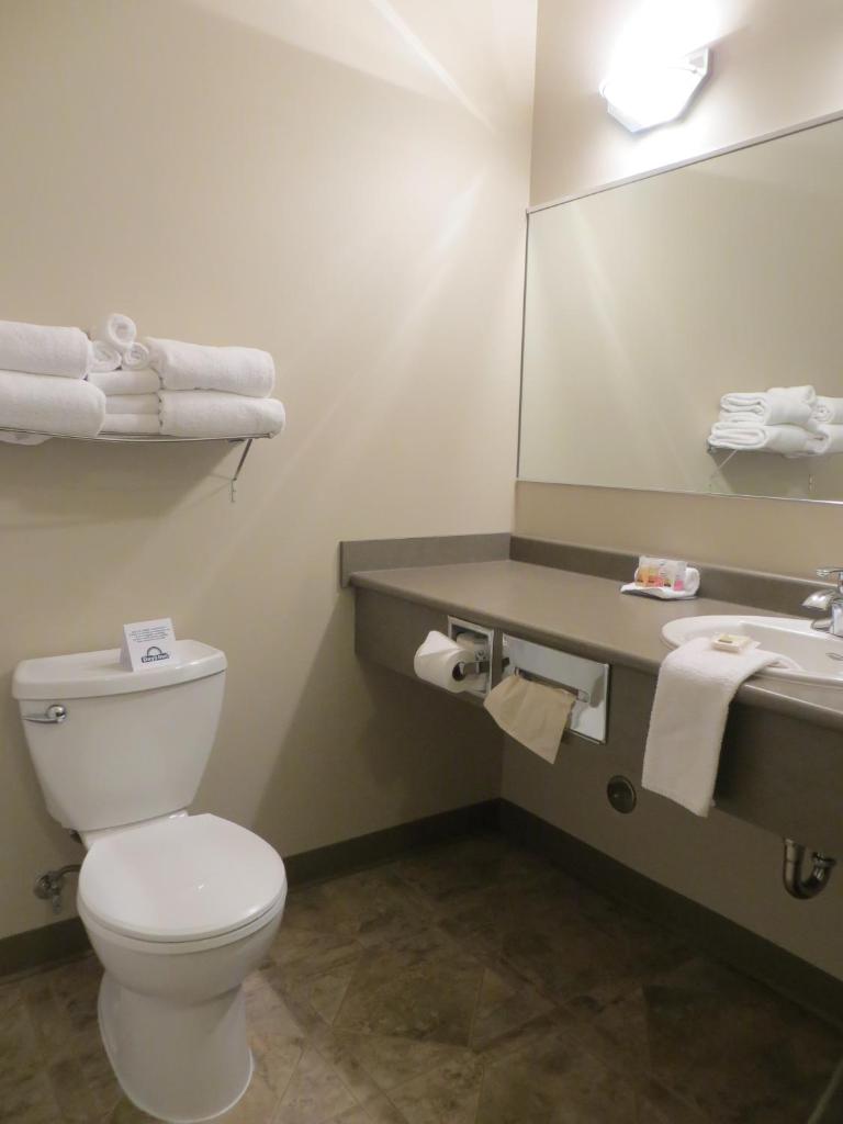 Days Inn by Wyndham Thunder Bay North - Tap to explore photos