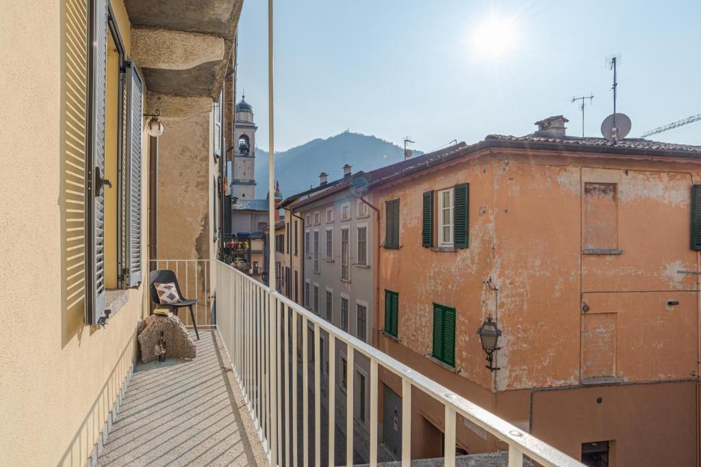 Apt in centro storico a due passi dal lago photo 3