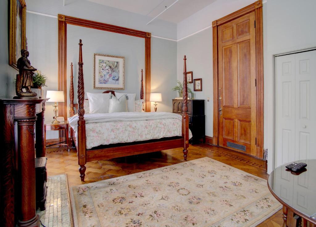 Forsyth Park Inn image
