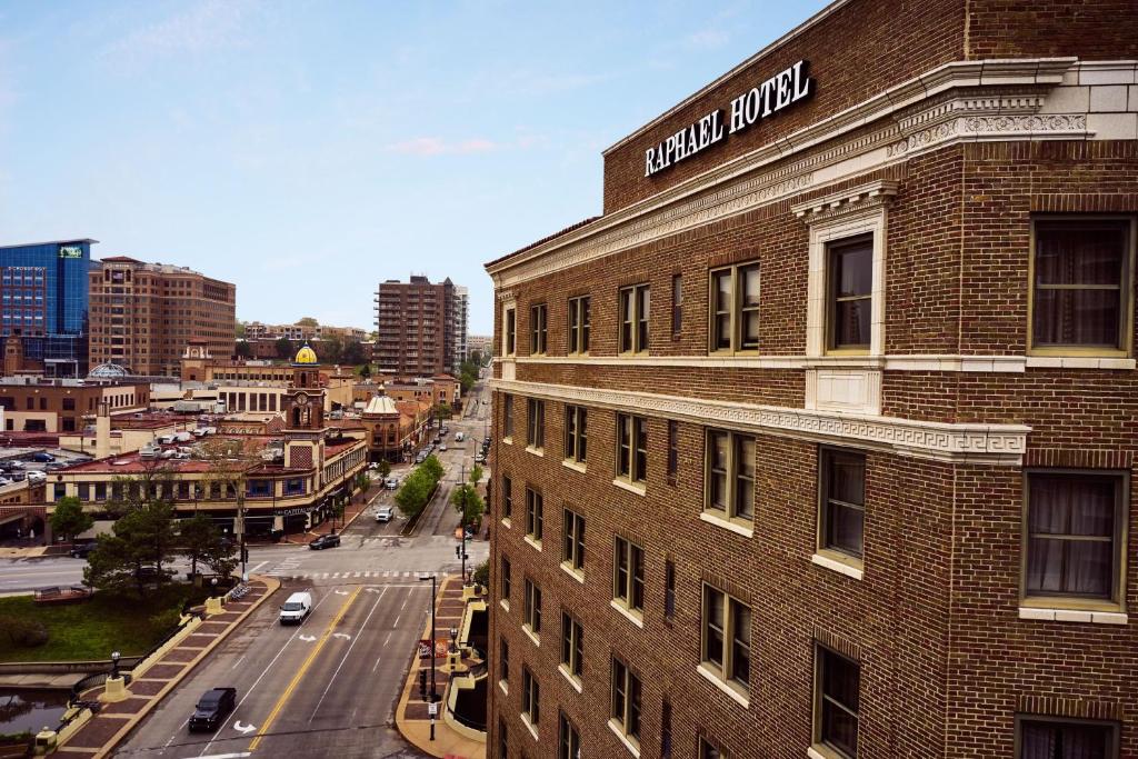 The Raphael Hotel, Autograph Collection photo 4
